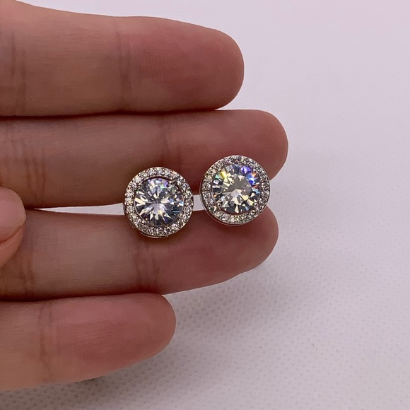 Jewelry - NEW Elegant Silver Plated Diamond Earrings